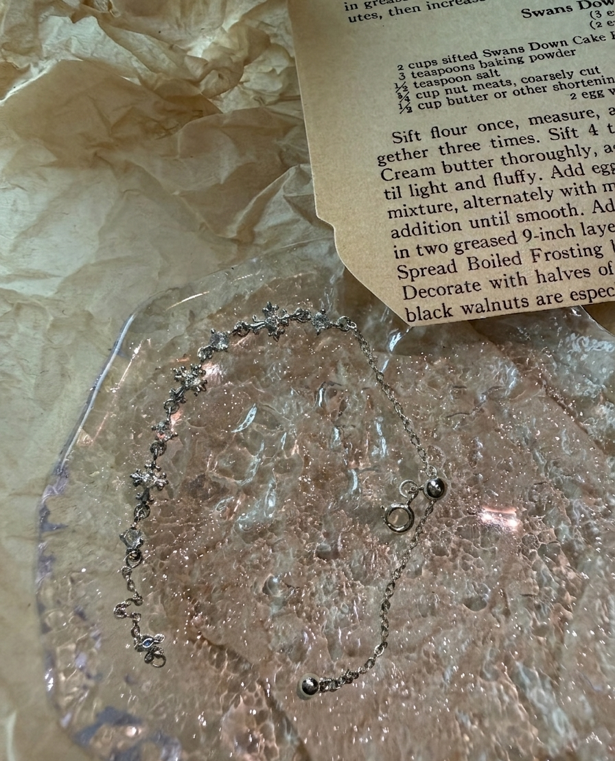 LUX GLOW 十字花鋯石調節手鍊商品圖 3｜白K金鋯石手鍊 可調式手鍊